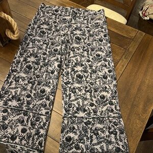 Matilda Jane, Size L wide legged pants